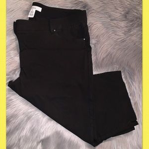 89th & Madison Black Capris